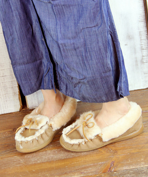 NANO universe（ナノユニバース）の「MINNETONKA/THE ULTIMATE        SHEEPSKIN SLIPPER（パンプス・レディース・グレー系その他・6/7/8）」の10枚目の写真