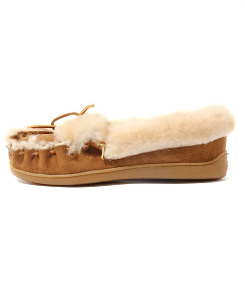 NANO universe（ナノユニバース）の「MINNETONKA/THE ULTIMATE        SHEEPSKIN SLIPPER（パンプス・レディース・グレー系その他・6/7/8）」の2枚目の写真