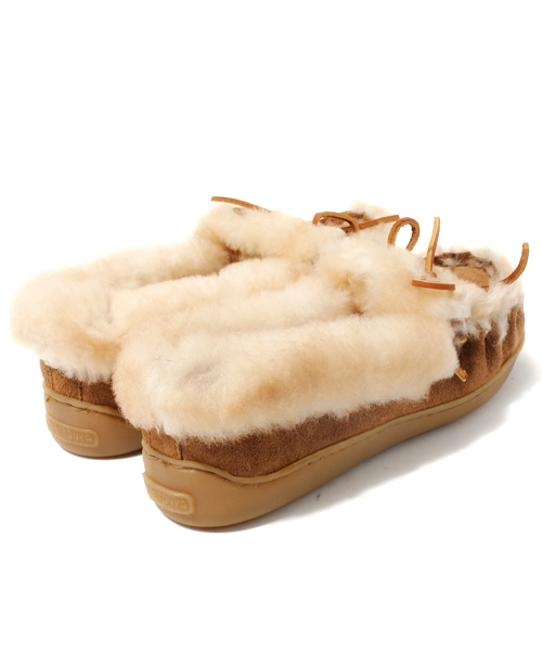 NANO universe（ナノユニバース）の「MINNETONKA/THE ULTIMATE        SHEEPSKIN SLIPPER（パンプス・レディース・グレー系その他・6/7/8）」の4枚目の写真
