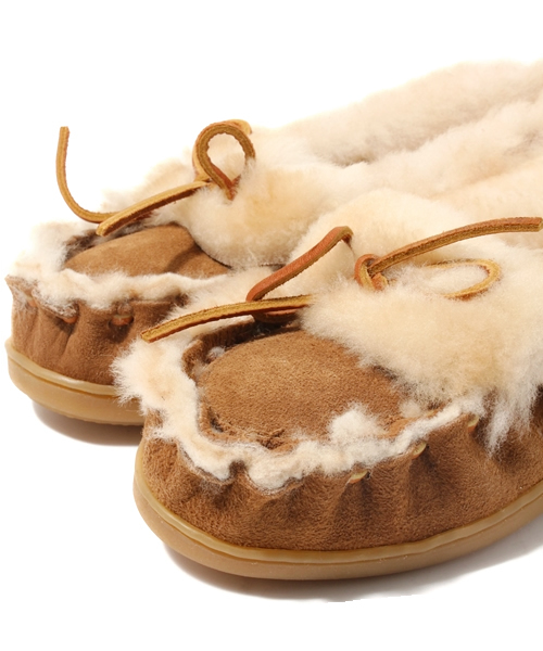 NANO universe（ナノユニバース）の「MINNETONKA/THE ULTIMATE        SHEEPSKIN SLIPPER（パンプス・レディース・グレー系その他・6/7/8）」の6枚目の写真