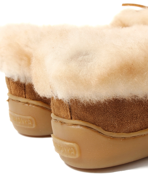 NANO universe（ナノユニバース）の「MINNETONKA/THE ULTIMATE        SHEEPSKIN SLIPPER（パンプス・レディース・グレー系その他・6/7/8）」の7枚目の写真