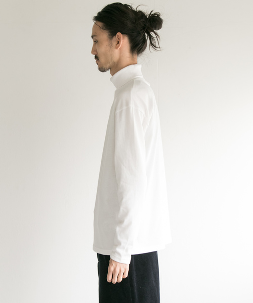 URBAN RESEARCH（アーバンリサーチ）の「THERMOLITE カットソータートルネック（Tシャツ/カットソー・メンズ・ホワイト/ブラック/グレー/ダークブラウン・MEDIUM/LARGE）」の13枚目の写真