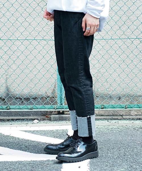 GOSTAR DE FUGA（ゴスタール ジフーガ）の「ストレッチロールアップデニム（デニムパンツ・メンズ・ブラック/ブルー・M/L）」の6枚目の写真