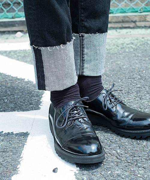 GOSTAR DE FUGA（ゴスタール ジフーガ）の「ストレッチロールアップデニム（デニムパンツ・メンズ・ブラック/ブルー・M/L）」の5枚目の写真