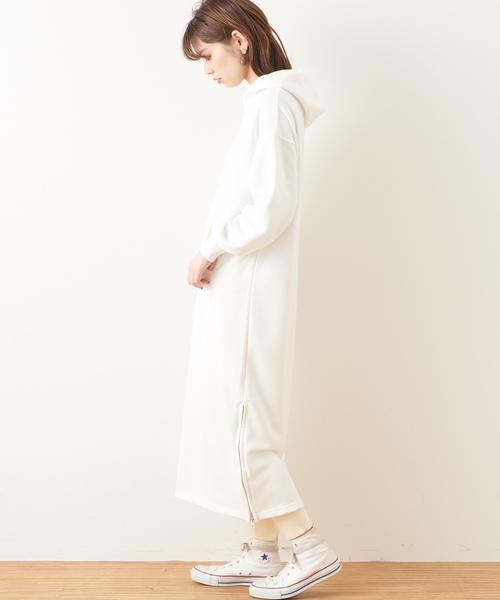 natural couture（ナチュラルクチュール）の「サイドＷジップロングパーカーワンピース（ワンピース・レディース・オフホワイト/ブラック/ベージュ・FREE）」の20枚目の写真