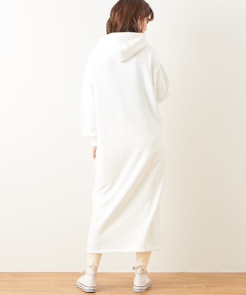 natural couture（ナチュラルクチュール）の「サイドＷジップロングパーカーワンピース（ワンピース・レディース・オフホワイト/ブラック/ベージュ・FREE）」の21枚目の写真