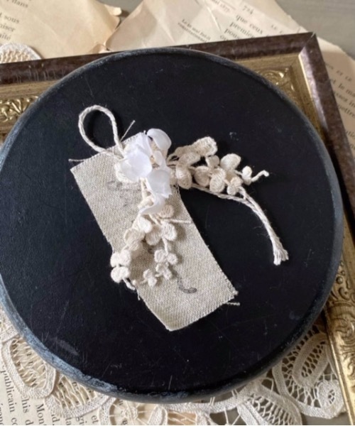 m.soeur（エムスール）の「スズランレースのギフト袋（大）（ラッピングキット・レディース・ホワイト/ダークグリーン・FREE）」の3枚目の写真