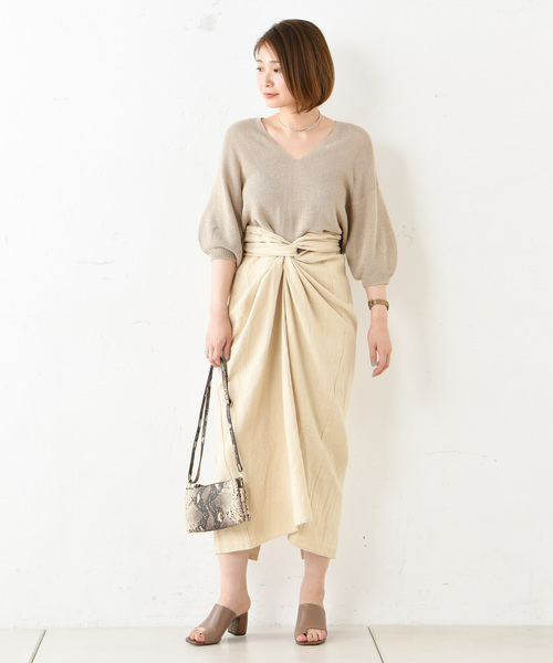 DouDou（ドゥドゥ）の「袖ボリュームVプルオーバー（ニット/セーター・レディース・ベージュ/ブラック/ブラウン・FREE）」の4枚目の写真