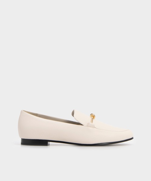 CHARLES & KEITHチャールズ＆キース メタルノット ローファー 美品 CHARLES & KEITH（チャールズ & キース）の「メタルノット