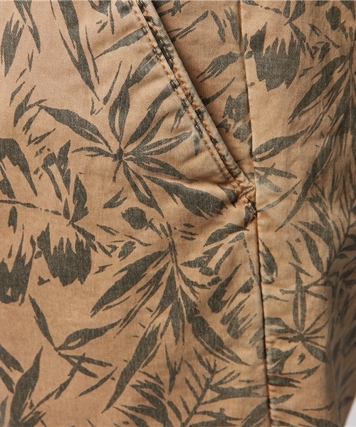 NANO universe（ナノユニバース）の「テイパードクロップドPT（スラックス・メンズ・ベージュ/カーキ/チャコール・44/46/48/50）」の14枚目の写真