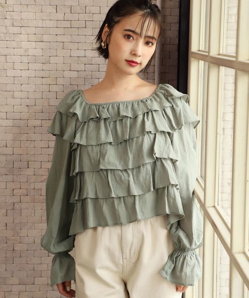 one after another NICE CLAUP(ワンアフターアナザーナイスクラップ)の「フリルティアードブラウス(シャツ/ブラウス・レディース・ブラック/オフホワイト/ミント・FREE)」の1枚目の写真