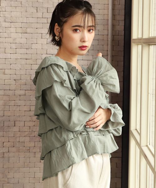 one after another NICE CLAUP(ワンアフターアナザーナイスクラップ)の「フリルティアードブラウス(シャツ/ブラウス・レディース・ブラック/オフホワイト/ミント・FREE)」の9枚目の写真