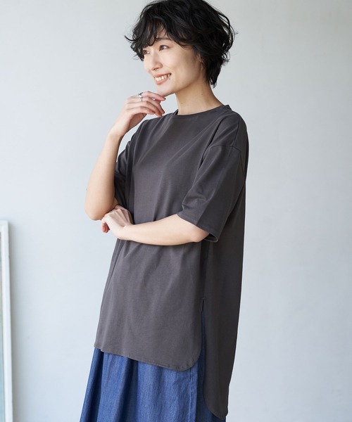 AMERICAN HOLIC（アメリカンホリック）の「前後差スクエアカットチュニック（Tシャツ/カットソー・レディース・オフホワイト/チャコールグレー/ベージュ/サックスブルー・FREE）」の2枚目の写真