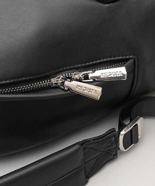 REGiSTA（レジスタ）の「選べる2素材 フェイクレザー デイパック（スムース・シボ）（バックパック/リュック・メンズ・ブラック/ブラック系その他・FREE）」の5枚目の写真