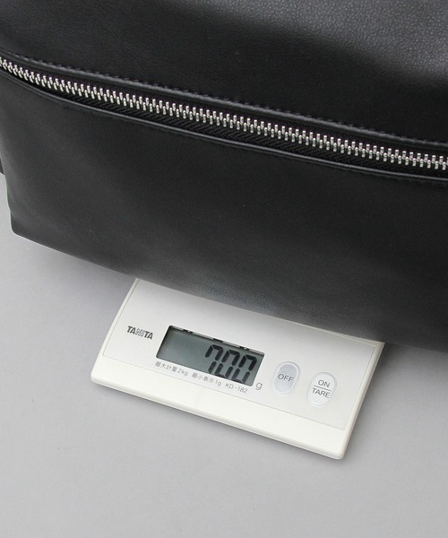 REGiSTA（レジスタ）の「選べる2素材 フェイクレザー デイパック（スムース・シボ）（バックパック/リュック・メンズ・ブラック/ブラック系その他・FREE）」の6枚目の写真