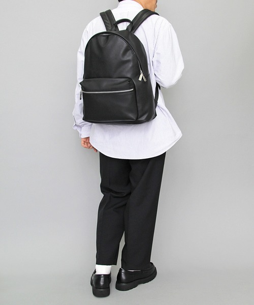 REGiSTA（レジスタ）の「選べる2素材 フェイクレザー デイパック（スムース・シボ）（バックパック/リュック・メンズ・ブラック/ブラック系その他・FREE）」の14枚目の写真
