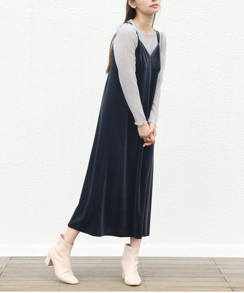 one after another NICE CLAUP(ワンアフターアナザーナイスクラップ)の「シアートップスセットベロアキャミワンピース(ワンピース・レディース・ブラウン/ベージュ/グリーン/ネイビー・FREE)」の4枚目の写真