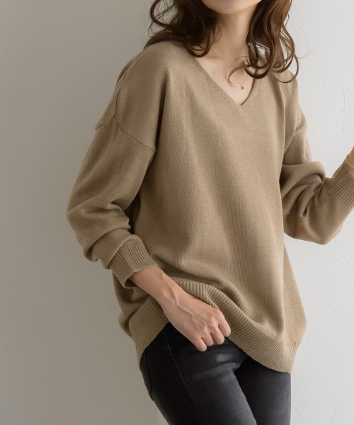 Pierrot(ピエロ)の「Vネックオーバーサイズニット(ニット/セーター・レディース・ブラック/アイボリー/モカ/ブルーグリーン/スモークピンク/グレイッシュベージュ・S/M/L)」の3枚目の写真