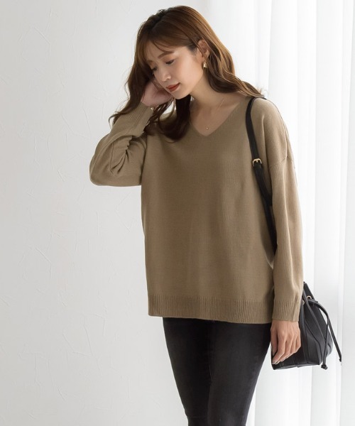 Pierrot(ピエロ)の「Vネックオーバーサイズニット(ニット/セーター・レディース・ブラック/アイボリー/モカ/ブルーグリーン/スモークピンク/グレイッシュベージュ・S/M/L)」の7枚目の写真