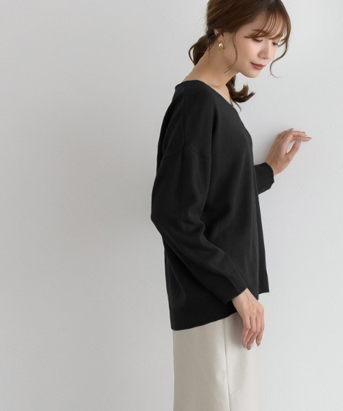 Pierrot(ピエロ)の「Vネックオーバーサイズニット(ニット/セーター・レディース・ブラック/アイボリー/モカ/ブルーグリーン/スモークピンク/グレイッシュベージュ・S/M/L)」の13枚目の写真