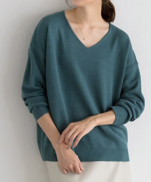 Pierrot(ピエロ)の「Vネックオーバーサイズニット(ニット/セーター・レディース・ブラック/アイボリー/モカ/ブルーグリーン/スモークピンク/グレイッシュベージュ・S/M/L)」の10枚目の写真