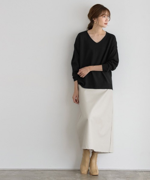 Pierrot(ピエロ)の「Vネックオーバーサイズニット(ニット/セーター・レディース・ブラック/アイボリー/モカ/ブルーグリーン/スモークピンク/グレイッシュベージュ・S/M/L)」の15枚目の写真