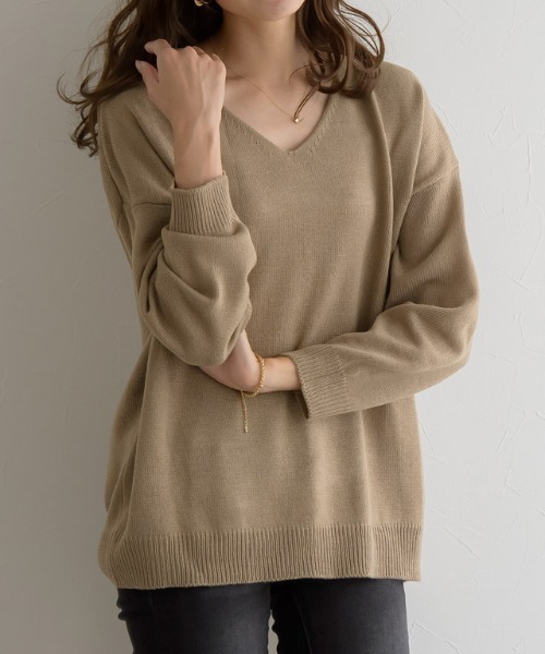 Pierrot(ピエロ)の「Vネックオーバーサイズニット(ニット/セーター・レディース・ブラック/アイボリー/モカ/ブルーグリーン/スモークピンク/グレイッシュベージュ・S/M/L)」の14枚目の写真