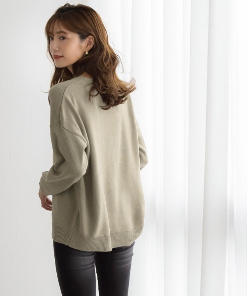Pierrot(ピエロ)の「Vネックオーバーサイズニット(ニット/セーター・レディース・ブラック/アイボリー/モカ/ブルーグリーン/スモークピンク/グレイッシュベージュ・S/M/L)」の18枚目の写真