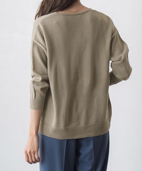 Pierrot(ピエロ)の「Vネックオーバーサイズニット(ニット/セーター・レディース・ブラック/アイボリー/モカ/ブルーグリーン/スモークピンク/グレイッシュベージュ・S/M/L)」の21枚目の写真