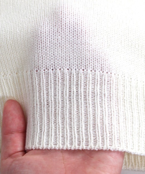 Pierrot(ピエロ)の「Vネックオーバーサイズニット(ニット/セーター・レディース・ブラック/アイボリー/モカ/ブルーグリーン/スモークピンク/グレイッシュベージュ・S/M/L)」の20枚目の写真