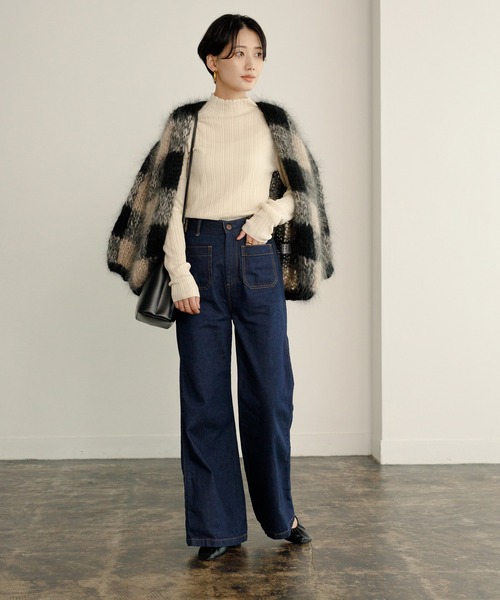 ADAM ET ROPE'（アダムエロペ）の「ランダムリブタートルネック（ニット/セーター・レディース・ブラック/オフホワイト/イエロー系その他・FREE）」の4枚目の写真