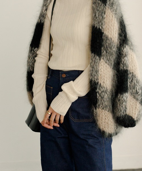 ADAM ET ROPE'（アダムエロペ）の「ランダムリブタートルネック（ニット/セーター・レディース・ブラック/オフホワイト/イエロー系その他・FREE）」の10枚目の写真