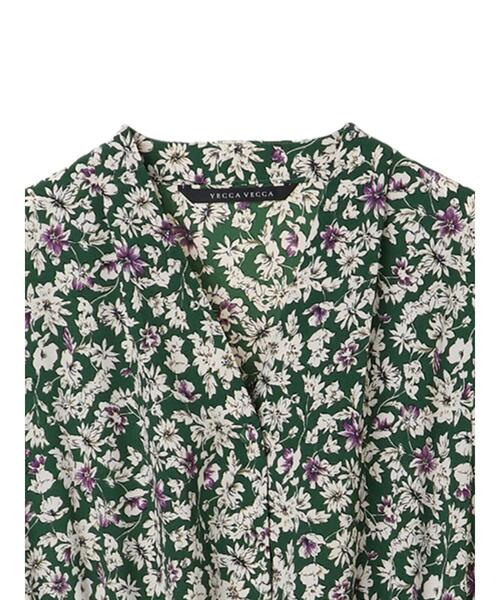 YECCA VECCA（イェッカヴェッカ）の「・花柄Vネックワンピース