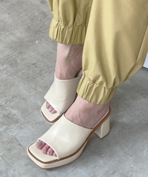 Square toe chunky heel sandal chs126