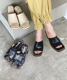 Square toe chunky heel sandal chs126