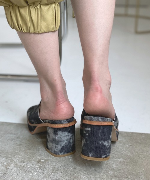 chuclla(チュクラ)の「Square toe chunky heel sandal chs126(サンダル・レディース・スモーク/ブラック/オフホワイト・39/37/40/38/36)」の11枚目の写真
