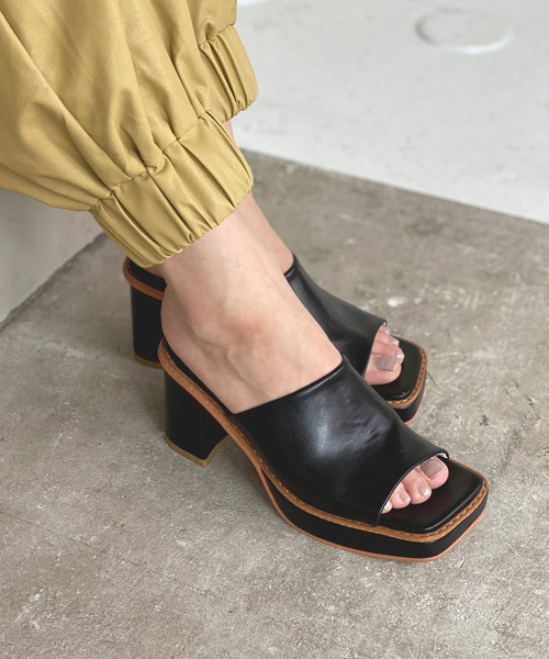 chuclla(チュクラ)の「Square toe chunky heel sandal chs126(サンダル・レディース・スモーク/ブラック/オフホワイト・39/37/40/38/36)」の14枚目の写真