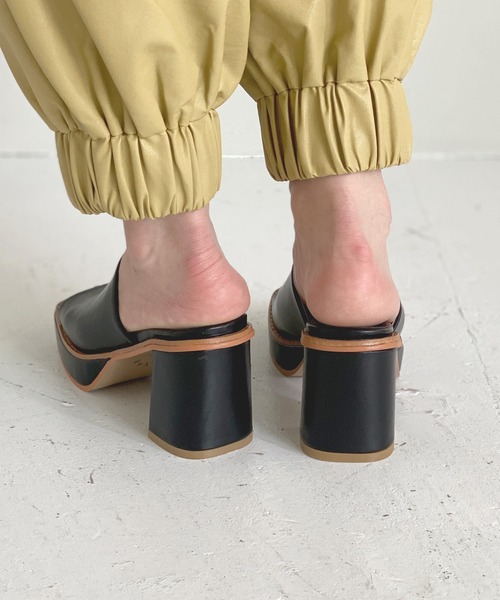 chuclla(チュクラ)の「Square toe chunky heel sandal chs126(サンダル・レディース・スモーク/ブラック/オフホワイト・39/37/40/38/36)」の19枚目の写真