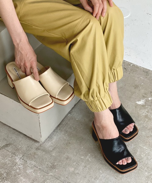 chuclla(チュクラ)の「Square toe chunky heel sandal chs126(サンダル・レディース・スモーク/ブラック/オフホワイト・39/37/40/38/36)」の22枚目の写真