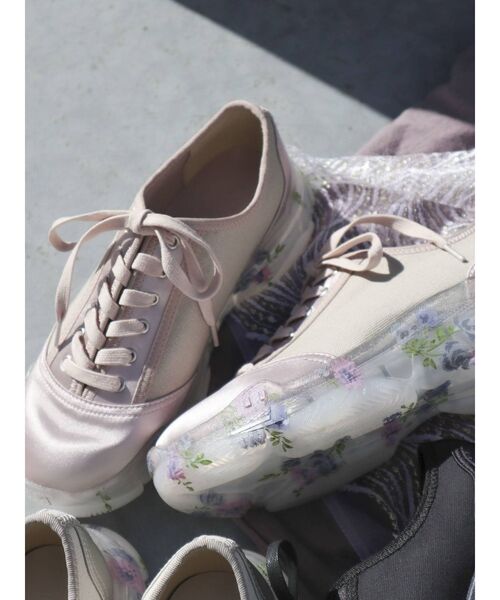 merry jenny(メリージェニー)の「floral sneaker(スニーカー・レディース・ブラック/アイボリー/ピンク・MEDIUM/LARGE)」の3枚目の写真