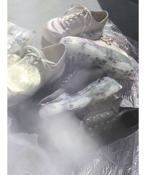 merry jenny(メリージェニー)の「floral sneaker(スニーカー・レディース・ブラック/アイボリー/ピンク・MEDIUM/LARGE)」の4枚目の写真