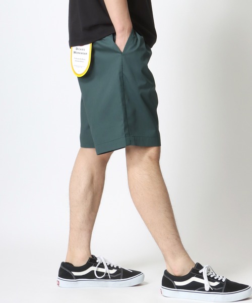 Dickies（ディッキーズ）の「Dickies/ディッキーズ T/Cツイル ワイドチノ ショートパンツ/ハーフパンツ/カラーパンツ/ショーツ（チノパンツ・メンズ・ライトグレー/ブラック/ベージュ/ネイビー/ブルー系その他2/ベージュ系その他/グレー系その他/グリーン・M/L/XL）」の18枚目の写真