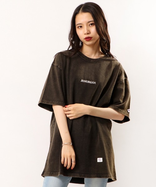 JEMORGAN(ジェーイーモーガン)の「JEMORGAN ヘビーウェイト天竺スノーウォッシュ加工ロゴ刺繍Tシャツ(Tシャツ/カットソー・メンズ・チャコールグレー/ブラウン/カーキ/ピンク/ナチュラル・M/L/XL)」の2枚目の写真