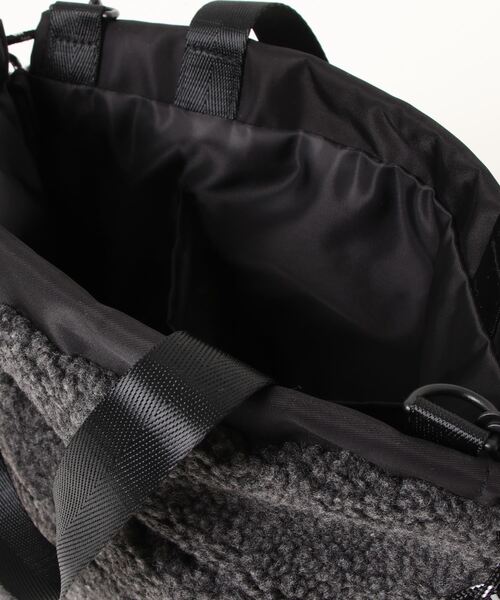 FILA（フィラ）の「【FILA/フィラ】筆記体刺繍 ボアフリース 巾着バッグ/ショルダーバッグ（ショルダーバッグ・レディース・チャコールグレー/ベージュ/ブラウン/スモークピンク・FREE）」の8枚目の写真