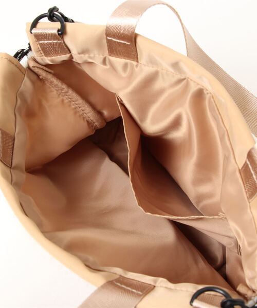 FILA（フィラ）の「【FILA/フィラ】筆記体刺繍 ボアフリース 巾着バッグ/ショルダーバッグ（ショルダーバッグ・レディース・チャコールグレー/ベージュ/ブラウン/スモークピンク・FREE）」の11枚目の写真