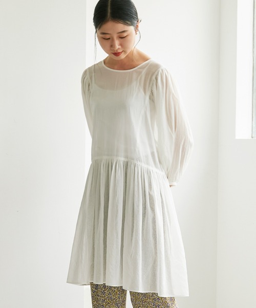 cardo fabrica(カルドファブリカ)の「◇100/2ボイルオーガンジー ギャザー切替チュニックワンピース(チュニック・レディース・ホワイト/ブラック・FREE)」の10枚目の写真