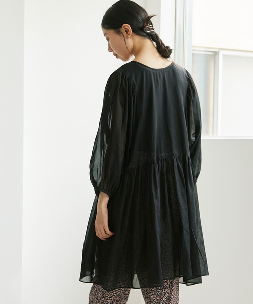 cardo fabrica(カルドファブリカ)の「◇100/2ボイルオーガンジー ギャザー切替チュニックワンピース(チュニック・レディース・ホワイト/ブラック・FREE)」の20枚目の写真