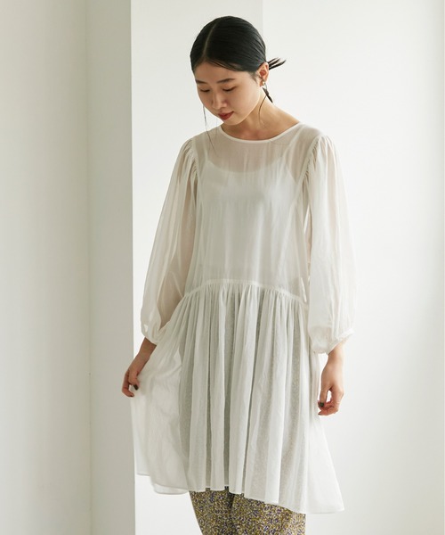 cardo fabrica(カルドファブリカ)の「◇100/2ボイルオーガンジー ギャザー切替チュニックワンピース(チュニック・レディース・ホワイト/ブラック・FREE)」の6枚目の写真