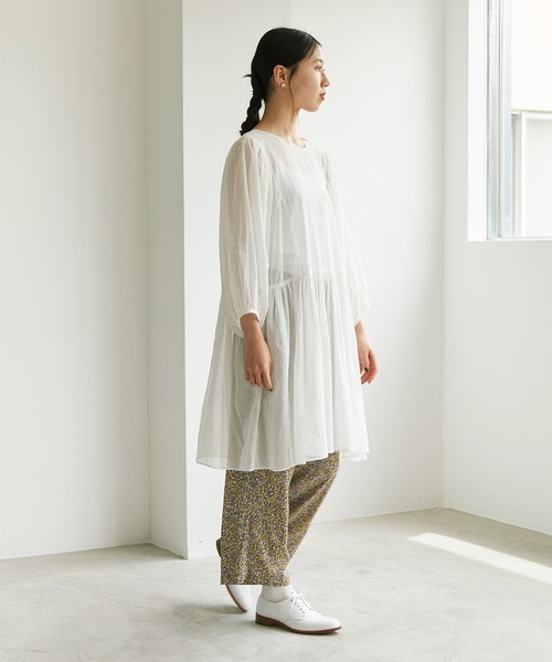 cardo fabrica(カルドファブリカ)の「◇100/2ボイルオーガンジー ギャザー切替チュニックワンピース(チュニック・レディース・ホワイト/ブラック・FREE)」の15枚目の写真