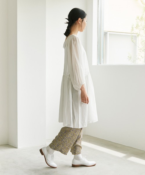 cardo fabrica(カルドファブリカ)の「◇100/2ボイルオーガンジー ギャザー切替チュニックワンピース(チュニック・レディース・ホワイト/ブラック・FREE)」の13枚目の写真